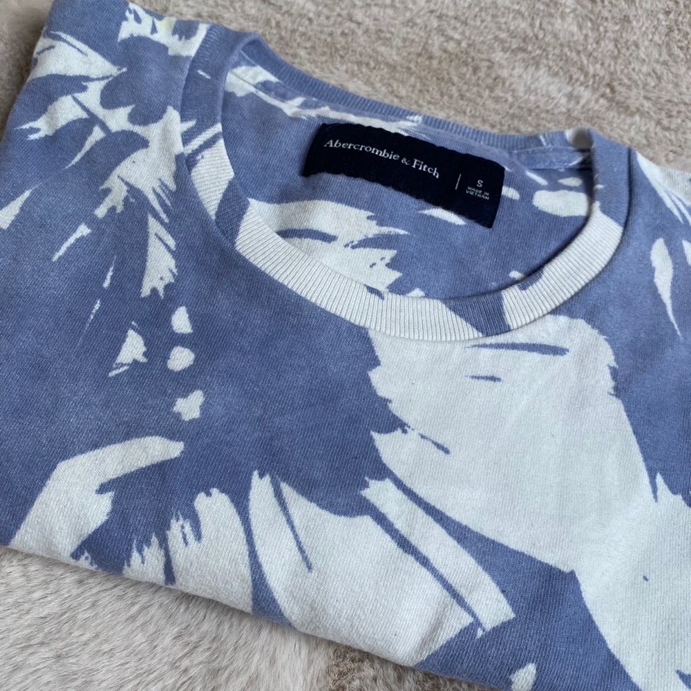 Abercrombie & Fitch cuffed short sleeve tee